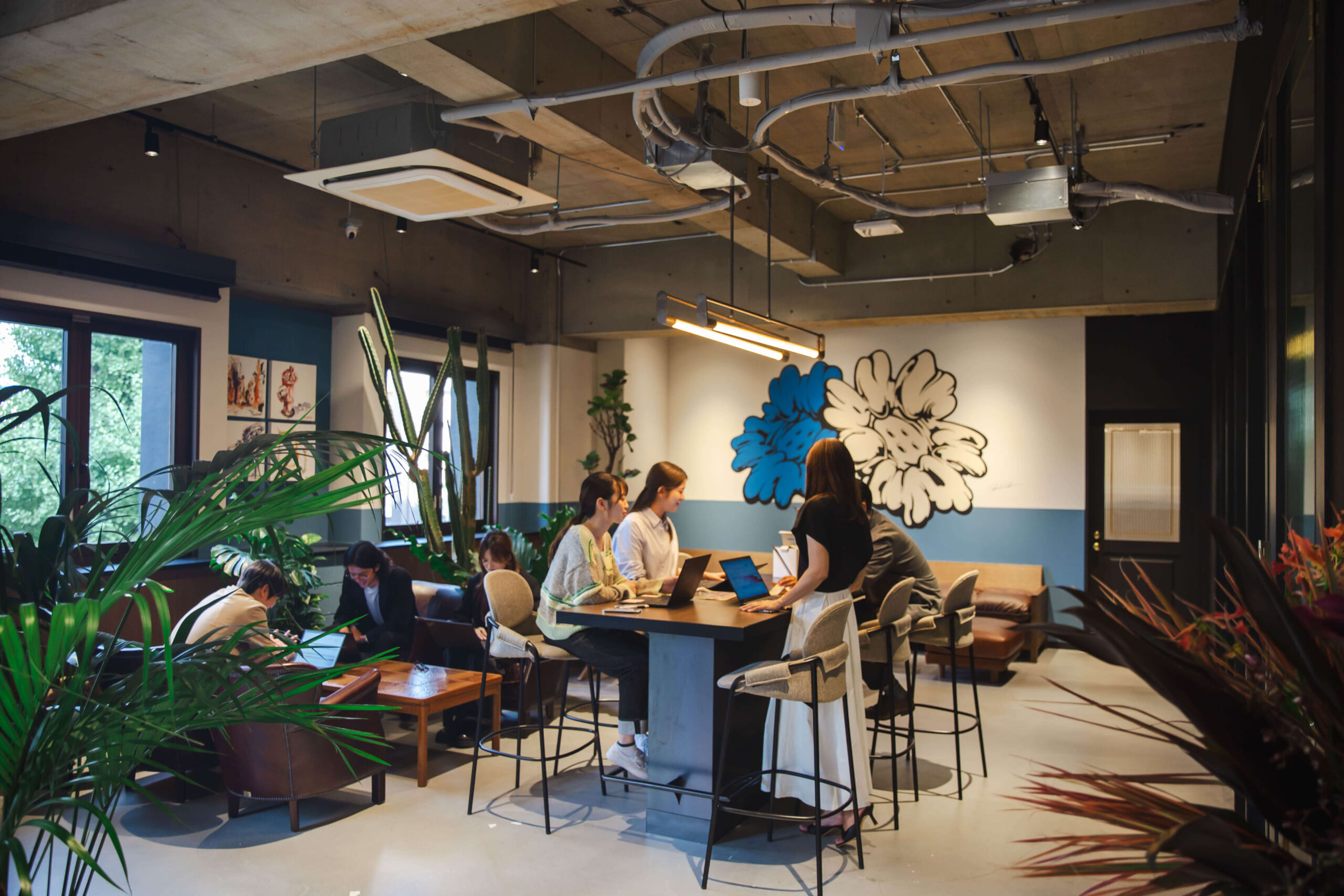 ▲社内打ち合わせの様子