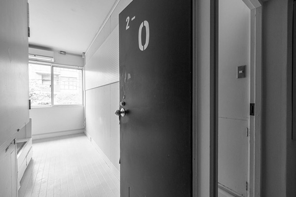 コロナ禍で退去が相次ぐシェアハウス、自由度が低い建物の活用方法を探る